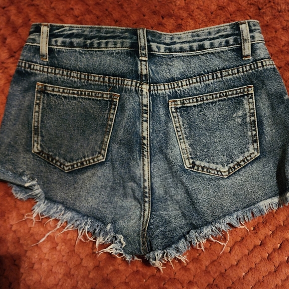 Shorts - Picture 2 of 3